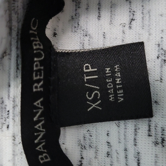 Banana Republic Pullover - Picture 2 of 4